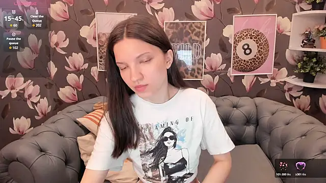 Snapshot of MelaniGrand chatting on May 22, 8:21 am MelaniGrand online show from May 22, 8:21 am