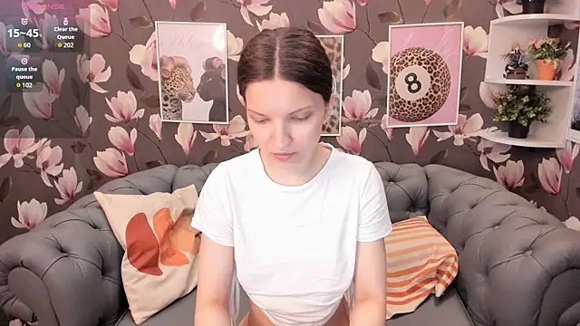 Snapshot of MelaniGrand chatting on May 23, 8:29 am MelaniGrand online show from May 23, 8:29 am