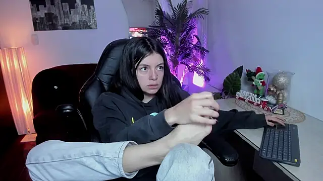 Meghan320 online show from December 15, 11:47 am