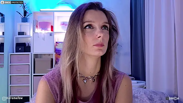 Snapshot of Karamelsw_ chatting on October 27, 11:09 pm Karamelsw online show from October 27, 11:09 pm