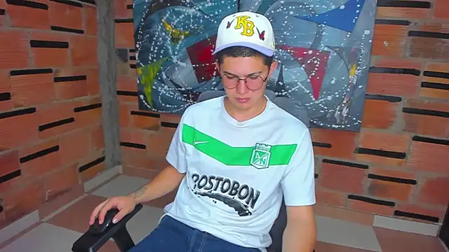 Snapshot of patrik_027 chatting on January 18, 2:33 pm patrik 027 online show from January 18, 2:33 pm