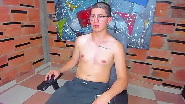 Snapshot of patrik_027 chatting on January 18, 10:39 pm patrik 027 online show from January 18, 10:39 pm