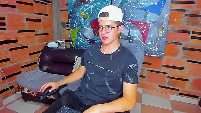 Snapshot of patrik_027 chatting on January 22, 7:13 pm patrik 027 online show from January 22, 7:13 pm