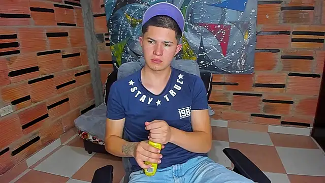 Snapshot of patrik_027 chatting on January 29, 7:00 pm patrik 027 online show from January 29, 7:00 pm