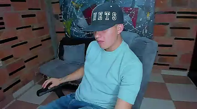 Snapshot of patrik_027 chatting on February 3, 10:43 pm patrik 027 online show from February 3, 10:43 pm