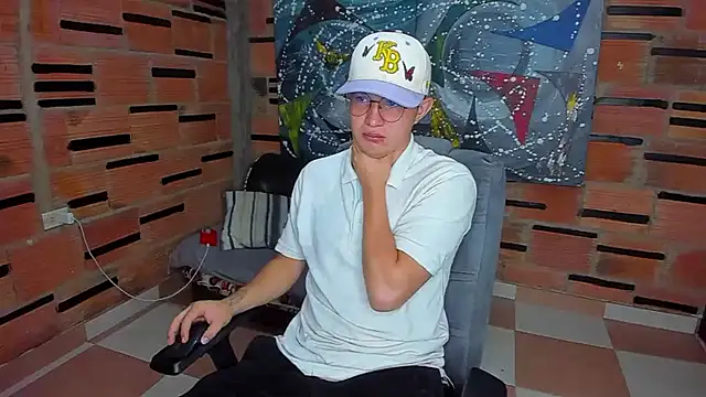 Snapshot of patrik_027 chatting on February 11, 1:30 pm patrik 027 online show from February 11, 1:30 pm