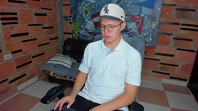 Snapshot of patrik_027 chatting on February 11, 6:22 pm patrik 027 online show from February 11, 6:22 pm