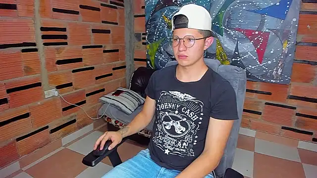 Snapshot of patrik_027 chatting on February 12, 7:24 pm patrik 027 online show from February 12, 7:24 pm