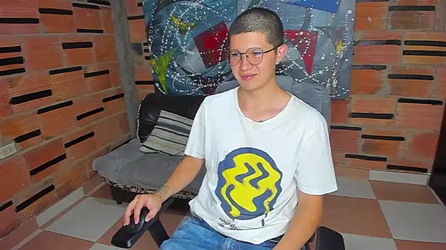 Snapshot of patrik_027 chatting on February 17, 2:15 pm patrik 027 online show from February 17, 2:15 pm