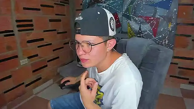 Snapshot of patrik_027 chatting on February 17, 5:21 pm patrik 027 online show from February 17, 5:21 pm