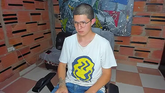 Snapshot of patrik_027 chatting on February 17, 9:30 pm patrik 027 online show from February 17, 9:30 pm