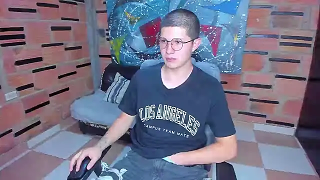 Snapshot of patrik_027 chatting on February 19, 8:41 pm patrik 027 online show from February 19, 8:41 pm