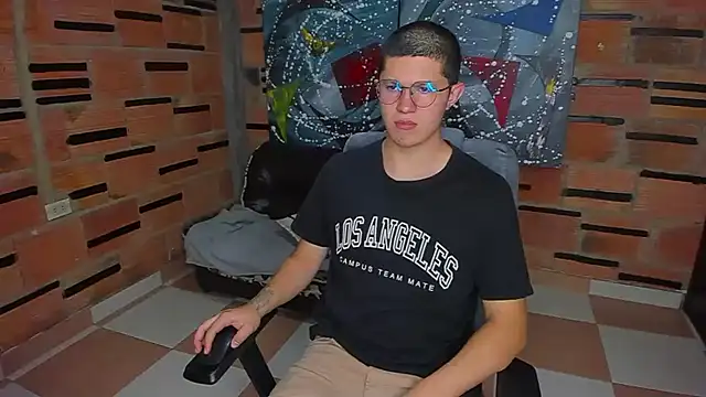 Snapshot of patrik_027 chatting on February 20, 2:24 pm patrik 027 online show from February 20, 2:24 pm