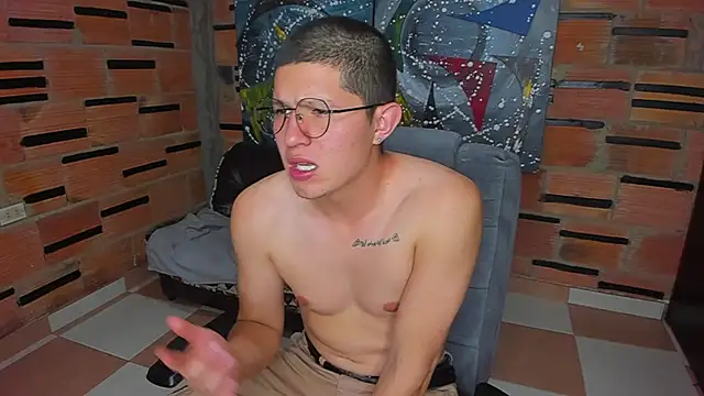 Snapshot of patrik_027 chatting on February 20, 5:29 pm patrik 027 online show from February 20, 5:29 pm