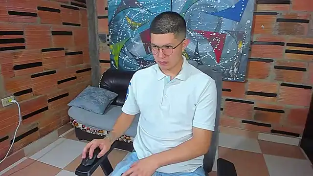 Snapshot of patrik_027 chatting on February 25, 7:14 pm patrik 027 online show from February 25, 7:14 pm