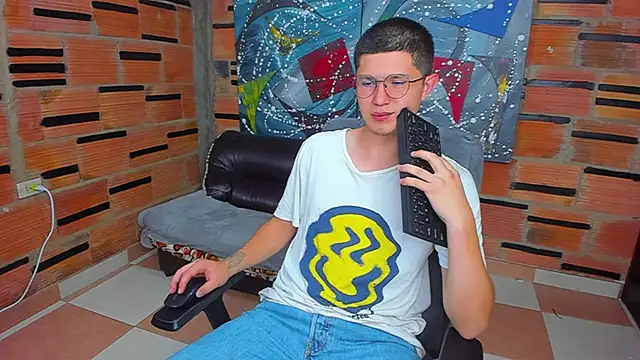 Snapshot of patrik_027 chatting on March 7, 12:26 am patrik 027 online show from March 7, 12:26 am