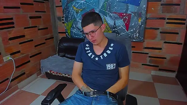 Snapshot of patrik_027 chatting on March 14, 9:21 pm patrik 027 online show from March 14, 9:21 pm