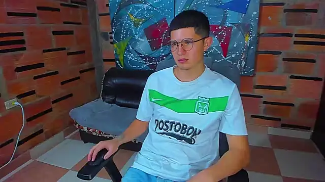 Snapshot of patrik_027 chatting on March 19, 12:15 am patrik 027 online show from March 19, 12:15 am