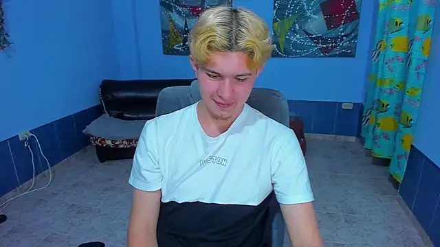 Snapshot of patrik_027 chatting on September 16, 6:14 am patrik 027 online show from September 16, 6:14 am