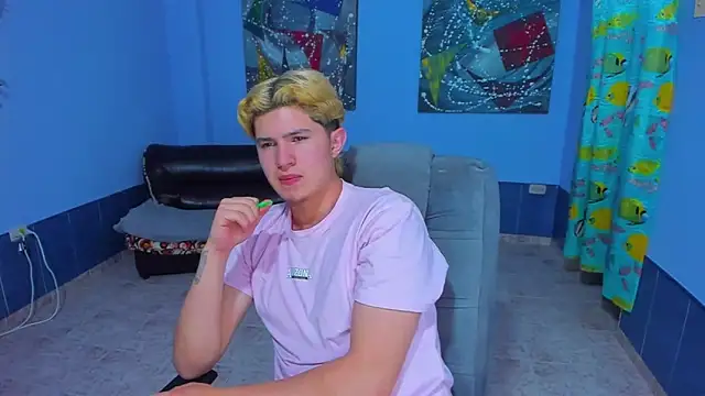 Snapshot of patrik_027 chatting on September 16, 6:20 pm patrik 027 online show from September 16, 6:20 pm