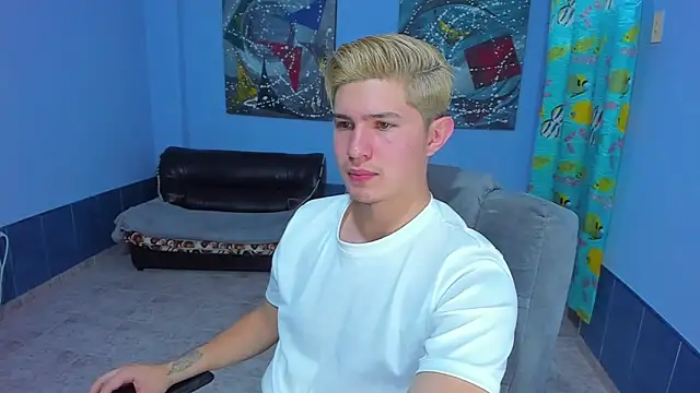 Snapshot of patrik_027 chatting on October 7, 7:33 pm patrik 027 online show from October 7, 7:33 pm