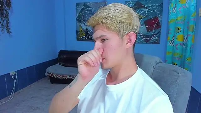 Snapshot of patrik_027 chatting on October 8, 7:39 am patrik 027 online show from October 8, 7:39 am