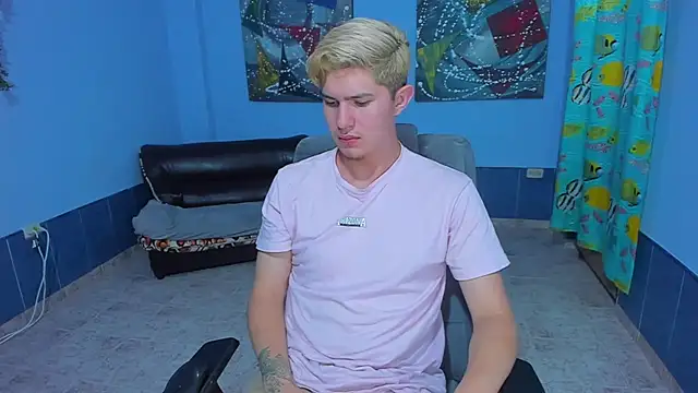 Snapshot of patrik_027 chatting on October 13, 8:09 pm patrik 027 online show from October 13, 8:09 pm