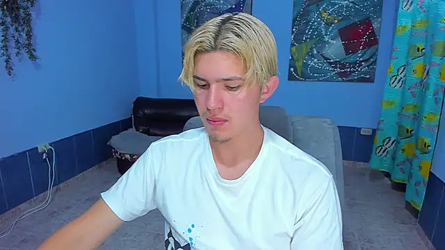 Snapshot of patrik_027 chatting on October 27, 7:29 pm patrik 027 online show from October 27, 7:29 pm