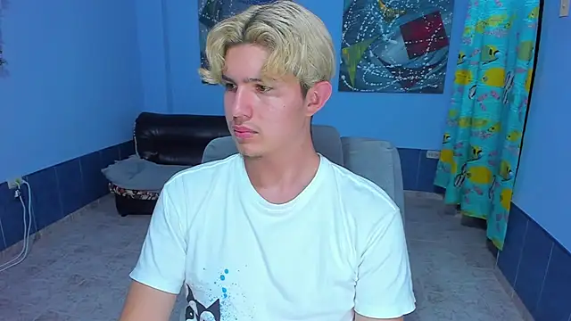 Snapshot of patrik_027 chatting on October 28, 7:34 am patrik 027 online show from October 28, 7:34 am