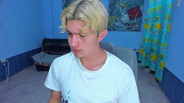 Snapshot of patrik_027 chatting on October 28, 7:38 pm patrik 027 online show from October 28, 7:38 pm