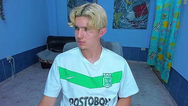 Snapshot of patrik_027 chatting on October 29, 7:43 am patrik 027 online show from October 29, 7:43 am