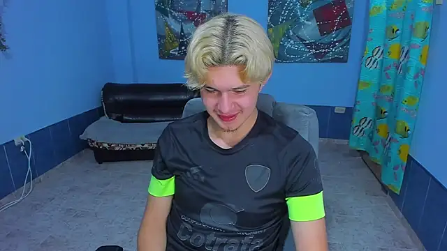 Snapshot of patrik_027 chatting on November 3, 7:59 pm patrik 027 online show from November 3, 7:59 pm