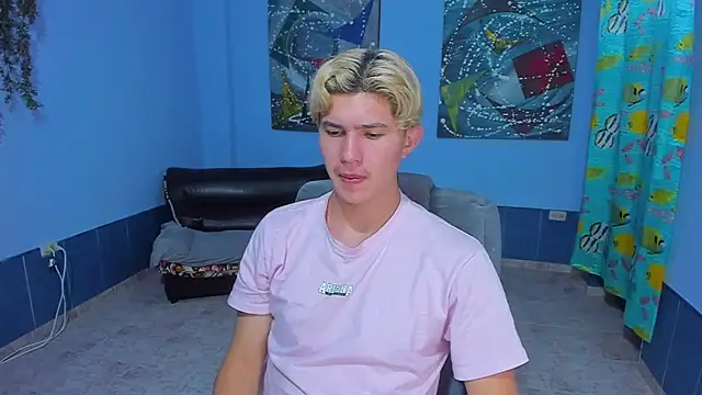 Snapshot of patrik_027 chatting on November 10, 6:23 am patrik 027 online show from November 10, 6:23 am