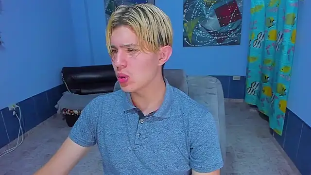 Snapshot of patrik_027 chatting on November 10, 7:35 pm patrik 027 online show from November 10, 7:35 pm