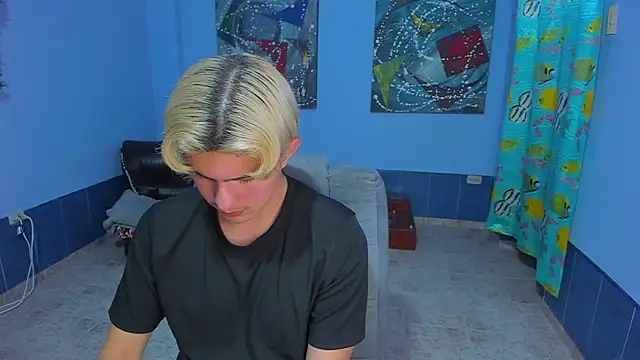 Snapshot of patrik_027 chatting on November 15, 7:32 pm patrik 027 online show from November 15, 7:32 pm