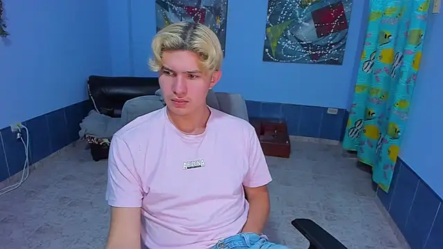 Snapshot of patrik_027 chatting on November 16, 7:52 pm patrik 027 online show from November 16, 7:52 pm