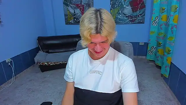 Snapshot of patrik_027 chatting on November 21, 12:43 am patrik 027 online show from November 21, 12:43 am