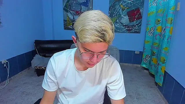 Snapshot of patrik_027 chatting on November 24, 7:57 pm patrik 027 online show from November 24, 7:57 pm