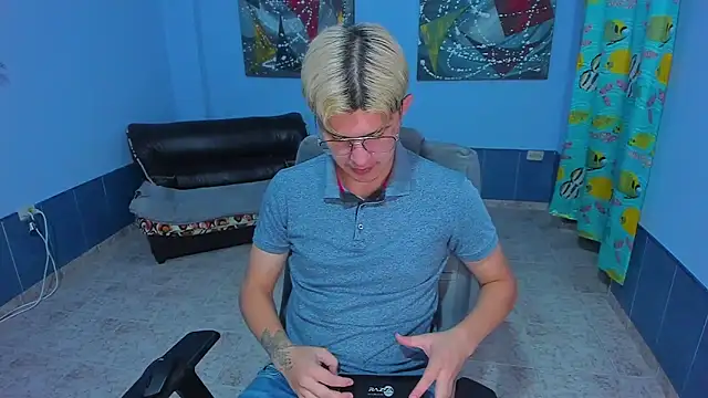 Snapshot of patrik_027 chatting on November 28, 7:16 pm patrik 027 online show from November 28, 7:16 pm