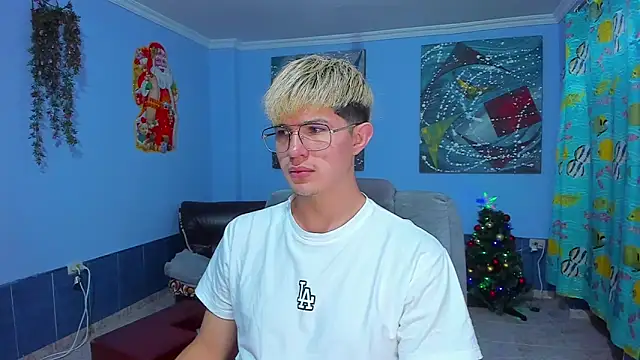 Snapshot of patrik_027 chatting on December 2, 7:09 pm patrik 027 online show from December 2, 7:09 pm