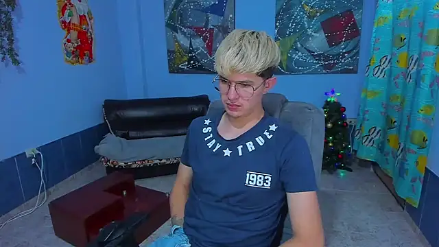 Snapshot of patrik_027 chatting on December 3, 7:23 pm patrik 027 online show from December 3, 7:23 pm