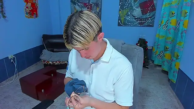 Snapshot of patrik_027 chatting on December 5, 6:11 am patrik 027 online show from December 5, 6:11 am