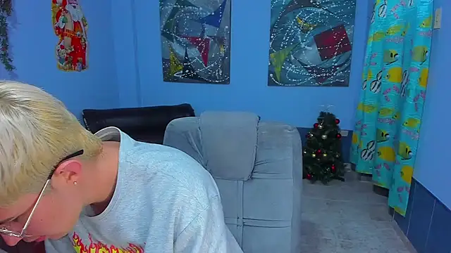 Snapshot of patrik_027 chatting on December 15, 12:59 am patrik 027 online show from December 15, 12:59 am