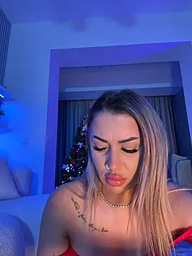 Snapshot of KirstieVegas chatting on December 4, 6:27 pm KirstieVegas online show from December 4, 6:27 pm