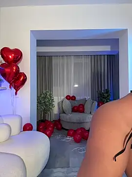 KirstieVegas online show from February 15, 4:25 pm