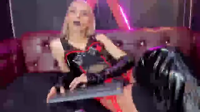 Victoria Badgal  online show from December 18, 11:40 pm