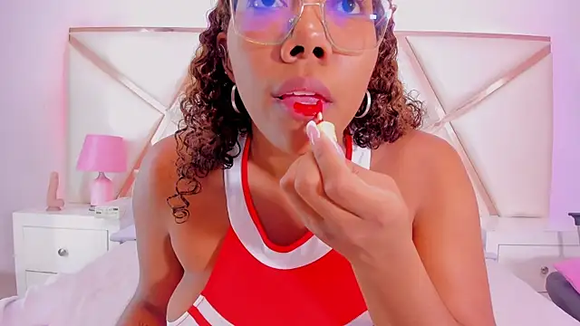 Snapshot of Aisharhodes00 chatting on October 28, 8:22 pm Aisharhodes00 online show from October 28, 8:22 pm