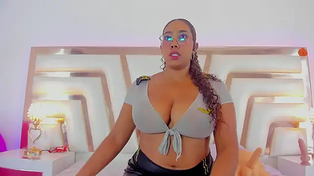 Snapshot of Aisharhodes00 chatting on November 4, 8:41 pm Aisharhodes00 online show from November 4, 8:41 pm