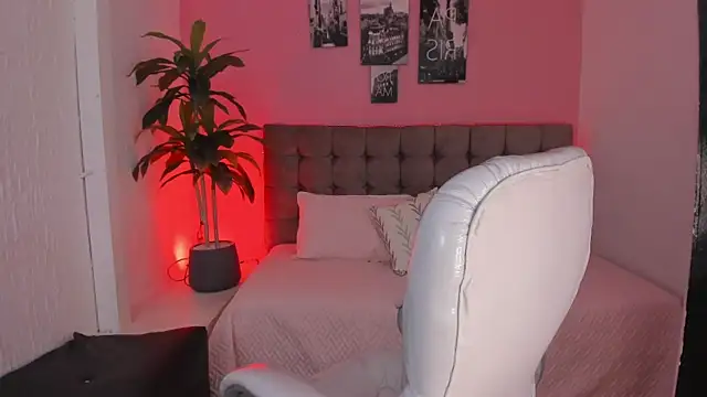 Stefhanyblow online show from March 18, 10:04 pm