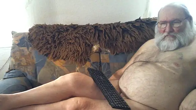 Snapshot of SexySantaC chatting on January 13, 11:08 am SexySantaC online show from January 13, 11:08 am